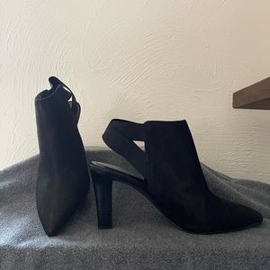 Tahari Black Leather Kicks Pointed Toe Back Slingback Heels